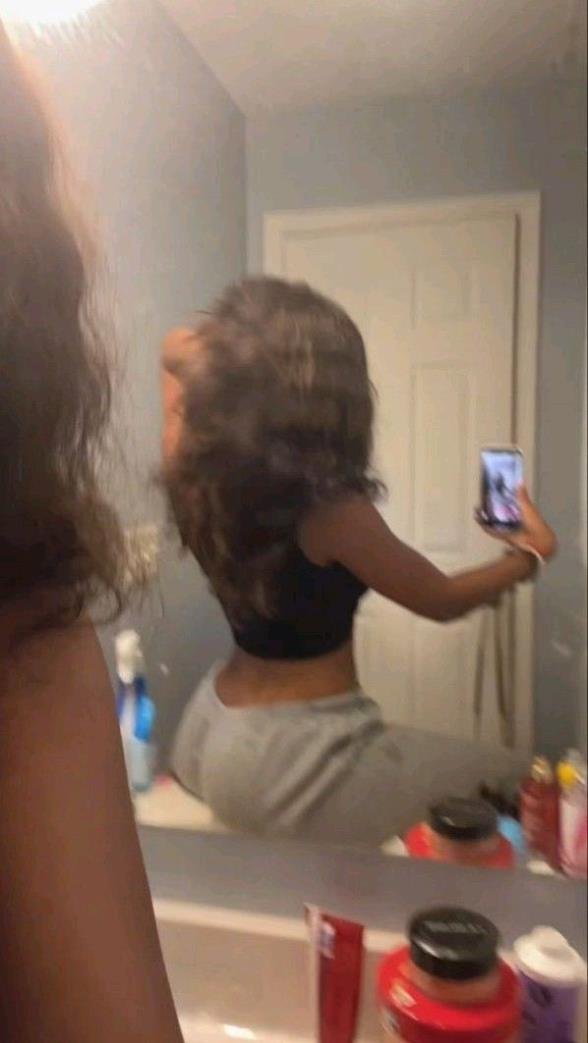 Estina_Fletche's profile picture. This is just a spam page... Kindly check out my real account @GianiSummer