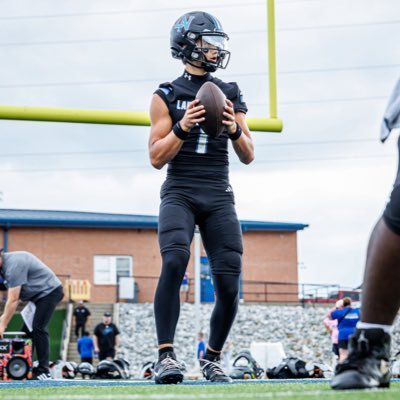 Lake Norman High School C/O 2028 6’4 | 200 | 4⭐️QB | Junior Olympic Track Athlete | 🏀 kadenbcraft@gmail.com | 📞704-870-1244 |