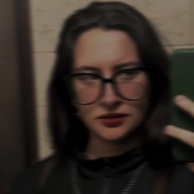 “de cara fechada pro mundo, mas nunca pra ti”