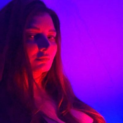 I got a most-wanted pedophile arrested after seeing him on TV. I saved a lady being mugged on the metro. Entrepreneur. Translator. Femme fatale. Franglais.