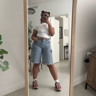 crocinNcrying's profile picture. no rizz, just brown eyes and failing at adulting.