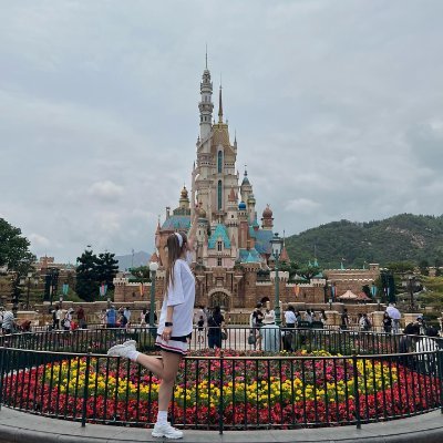 Laura376901's profile picture. Powerful. Graceful. Unapologetically herself.