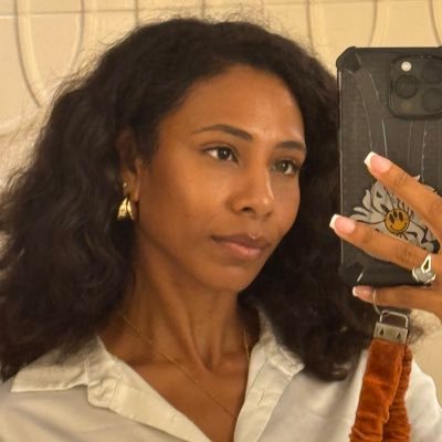 intentionally creating my reality how I see fit • #JocelynVanTaylor🦋 • ♍️🙏🏽✨🤍🎨🪞