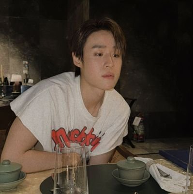 Nut of Thai's boy group called LYKN from RISERMUSIC (roleplayer). '03 line.