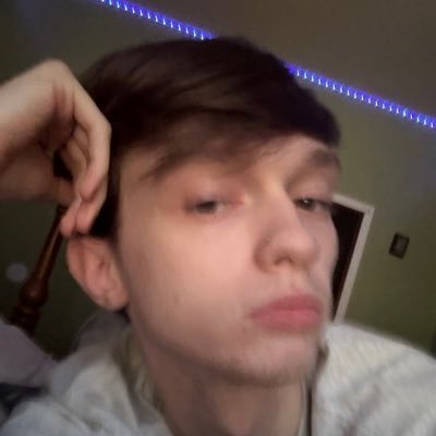 chxsingkam's profile picture. // 20 // all things music 🙂↕️ //