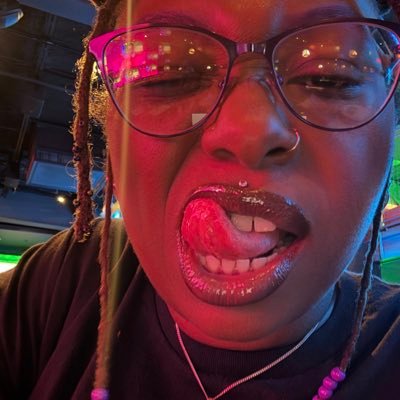 food, sexy, & self-growth—consider me a guide to pleasure in all forms 💍@SinWithPapi💍