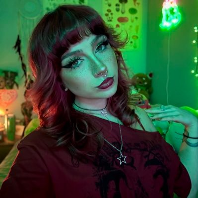 Ur fav green eyed gal🌱 ♋️ cashapp: damndakk 🌱 I never shut up about my dog🐾 Frog lover🐸💚 Bulbasaurs #1 fan💚💙🌱🌱🌸 *this is my ONLY account!*