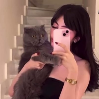rgd23_'s profile picture. ماتستهويني المعامله العاديه 🌷