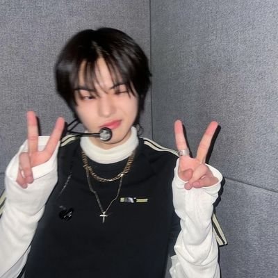 fluffy_day_'s profile picture. VOTE_LEO_🦁
I 🐝🌿 in you!!!
No Fanwar please !!!
xikers 🖤
❤️Mr.Chu