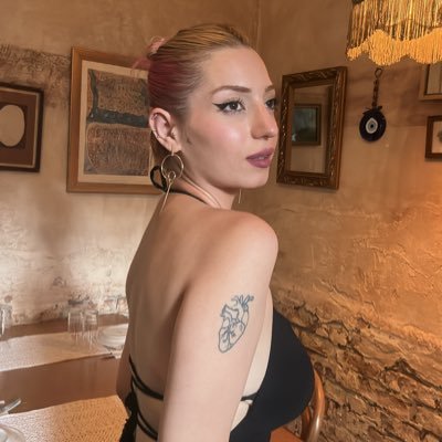 ayse12_gulgun's profile picture. Software Developer | Project Manager •Ayrıca benim zevklerim sizin nezdinizde makul bir zemine oturmak zorunda değil 😚