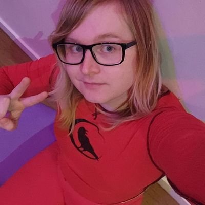 Palaeoceanographer, Trans, Coastal ecology, Sea Level, Forams, Wildlife, Dinosaurs, Artist. Video essayist (GeoDuck GeoScience). Jesus? Nerdy leftist. She/Her