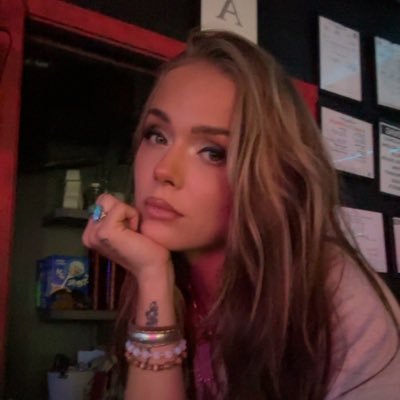 whoislilliv's profile picture. don’t forget that u da shit baby ♉︎ ♋︎ ♑︎