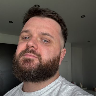 Lovechild of an orgy in the 90s between Katya, Patsy Stone & Jill Tyrell. Geordie boy who loves politics, rowing and dogs. Leftie. ADHD. He/Him 🏳️🌈🇪🇺🌹