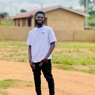Graphic Designer🎨
Founder of WHY Apparel
CEO of Ki Daryl Studio