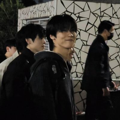 emsonthetrack_'s profile picture. @sseungems but for kbands~!
nfia boice myday walwal etc..