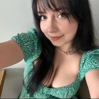 I might look sweet and innocent, but there's a wild side hiding underneath 👅One taste won't be enough.🤯 add me on telegram… @melinarose718