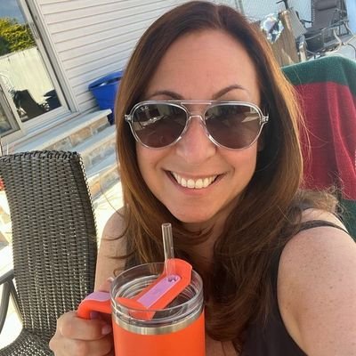 Hollywood Talent Manager•Producer・MBA World Traveller • Writer m•Comedy Connoisseur Proud Dog
Mom @aussiethedog214