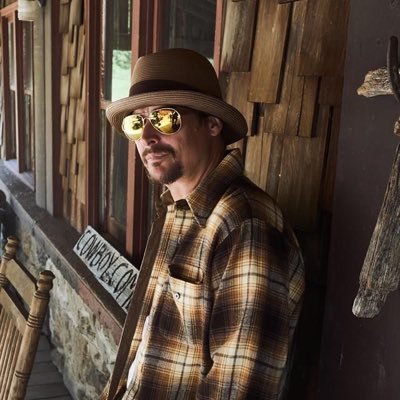 Singer-songwriter, rapper, and rebel soul. Blending rock, hip-hop & country with raw American energy.