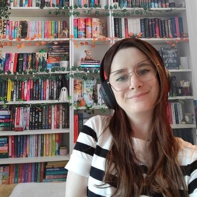 queer nd writer of fantasy and romance books | taylor swift and history enthusiast 🤍 | currently working on A LOVE LETTER TO YOU 💌 + THE LOST GODS 🏛️