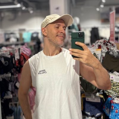 izivik1980's profile picture. Посмішка - це крива, яка все вирівнює