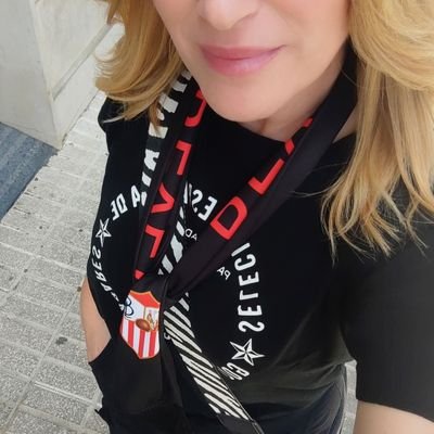 Algunos no se vuelven locos nunca...¡que vida tan horrible deben llevar!
#SevillaFC
#ReydeREYES
#GolNorte
