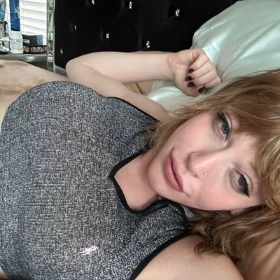 LizzThomps79095's profile picture. your favorite trans girl lizz 🥰🥰😍, content creator and also down for meeting e