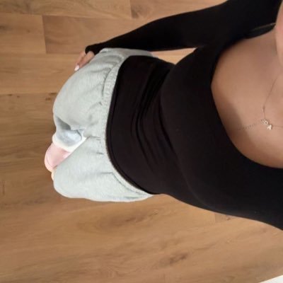Pani_kasia0's profile picture. 22 yo 🎂 ‼️FINDOM‼️zniszczę ci życie a ty jeszcze za to podziękujesz😂 WERYFIKACJA-50zł