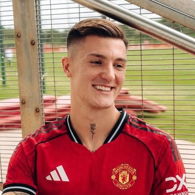 Adesa12494David's profile picture. Manchester is red♥️
Back the manager♥️
Back RUBEN AMORIM🫡
