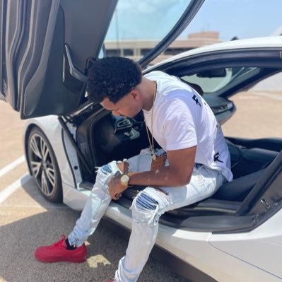 ronjefe23's profile picture. 