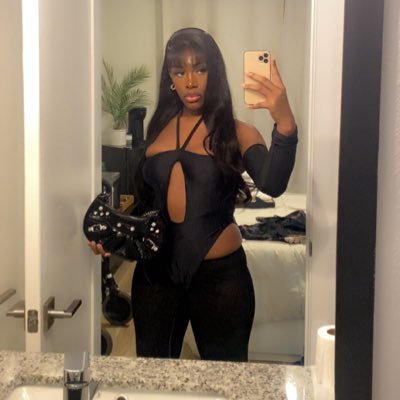 They made me Key to welcome you right back ik you hate to leave 🔑🤟🏾✨.…🦅🇳🇬🇧🇯🇱🇰👸🏾🍫… AV’sOnly … 💐 LLDavid👼🕊️ I’m such a Joey’s Last Name 💰💰