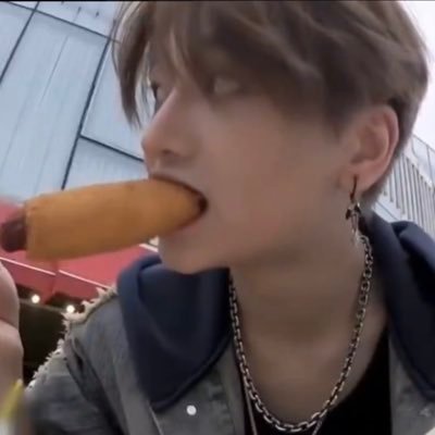 x_u2we's profile image