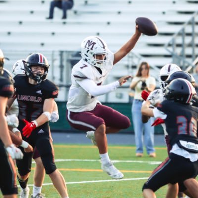 Quaterback🎯 Mercer island high school/168lbs 5’10ft/3.3 GPA📚/ co’2028🎓 /. #(206) 843-6486☎️