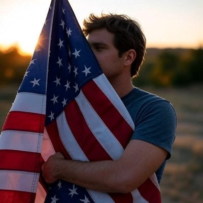 centralUS47's profile picture. Not far right. Not far left.   ⚽️🏀🇺🇸🇬🇧💙🤍❤️