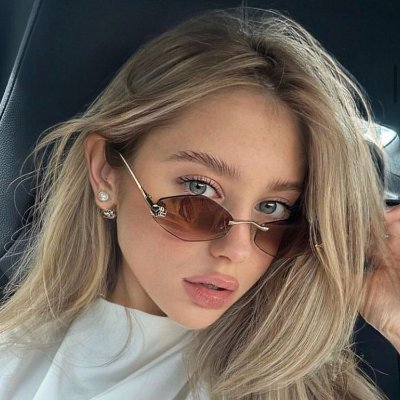 Johnmic81020883's profile picture. In 2014, we jointly operated a beauty salon with others. In 2015, we expanded the market research and established the second beauty salon this year