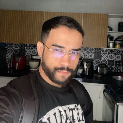 23y.// Músico nas horas livres.//