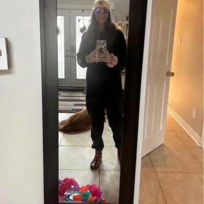 damia1516's profile picture. 