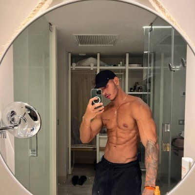 NikkiZwanziger's profile picture. Your favorite constructor/builder😁