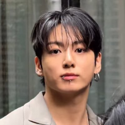 🇰🇷BTS JK💜 do not crop my logo! 정국이 사진 가끔 찍어요. use code JKBUNNY to save 10% on Cokodive for kpop merch! JJK0901 for olive young global