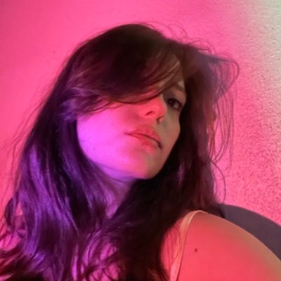 singer songwriter and producer ⭐️My 2nd EP is out now 🐇⏰