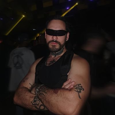 umvictorugo's profile picture. sempre serei o que não nasceu para isso.