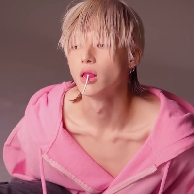 ⋆✩⋆live laugh love ateez⋆✩⋆met ateez⋆✩⋆she/her 20⋆✩⋆ fan account