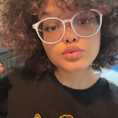 futmam's profile picture. 22 Big Freak I like all the kinks😝I’m a female🙄Pansexual🏳️‍🌈