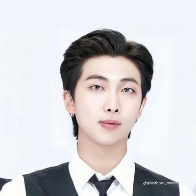Kim namjoon leader of BTS 7 AKa RM army s 💖💖 let's grown together 🥰🥳
