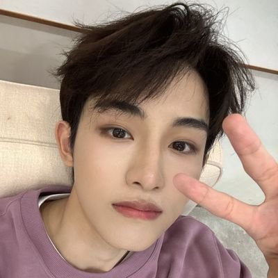 estás terminando conmigo xq me la paso pensando en Sicheng y a ti te ignoro? Sicheng no me haría eso
