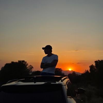 BoringMannn's profile picture. La familia es todo