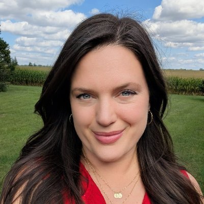 Whatever I'm wearing, it probably has a stain on it. Cheer for the Cyclones.🌪️ Mediocre farm wife. 🌽 Once shot a hole-in-one. ⛳ Come as you are, friends. ❤