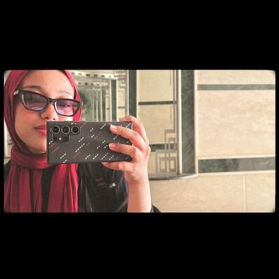 a dentist, movies geek and a girl who is trying to find her place in this world