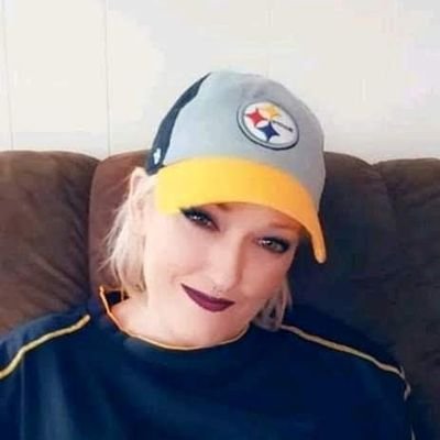 DeveriseC's profile picture. Ex-Red Lobster 🍤 → Future teacher 📚
Brain tumor tried me, but I fight dirty 💪
Colorado soul, Texas roots 🌵
Single, but my dog Little thinks I’m taken 🐾