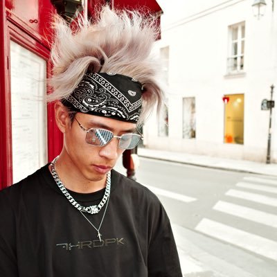 just a streamer https://t.co/CDQCmUc993 // https://t.co/wfOx9imeh8