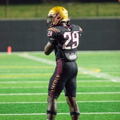 Class of 2027 🎓 | DE/TE with a passion 🏈 | 6'2 205 lbs 💪 | Multi-sport ATH | 3.4 GPA 📚 des moines lincoln high school 🏫